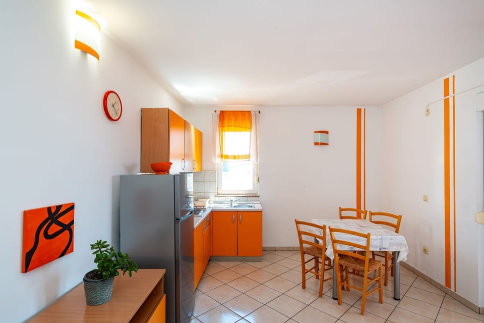 Apartment, 1 Bedroom, Balcony, Garden View | Private kitchen