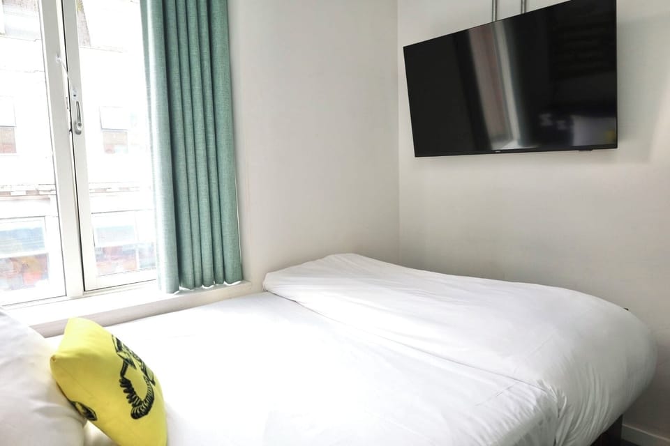 WiFi (free), bed sheets