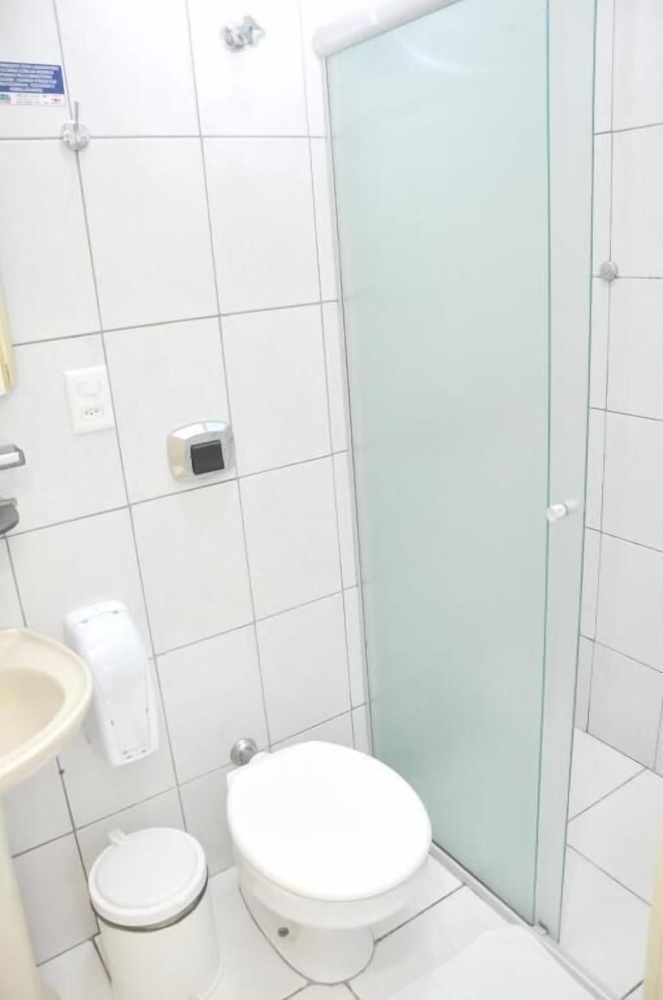 Standard Quadruple Room | Bathroom | Shower, towels, soap, toilet paper