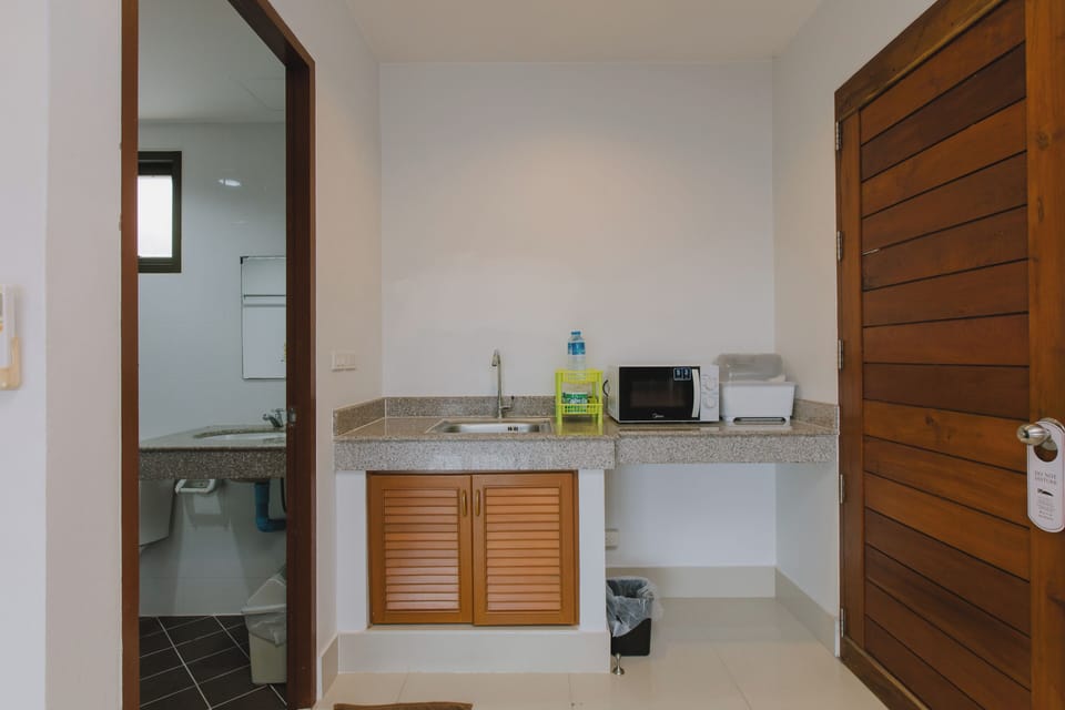 Double studio kitchenette with balcony | Private kitchenette | Fridge