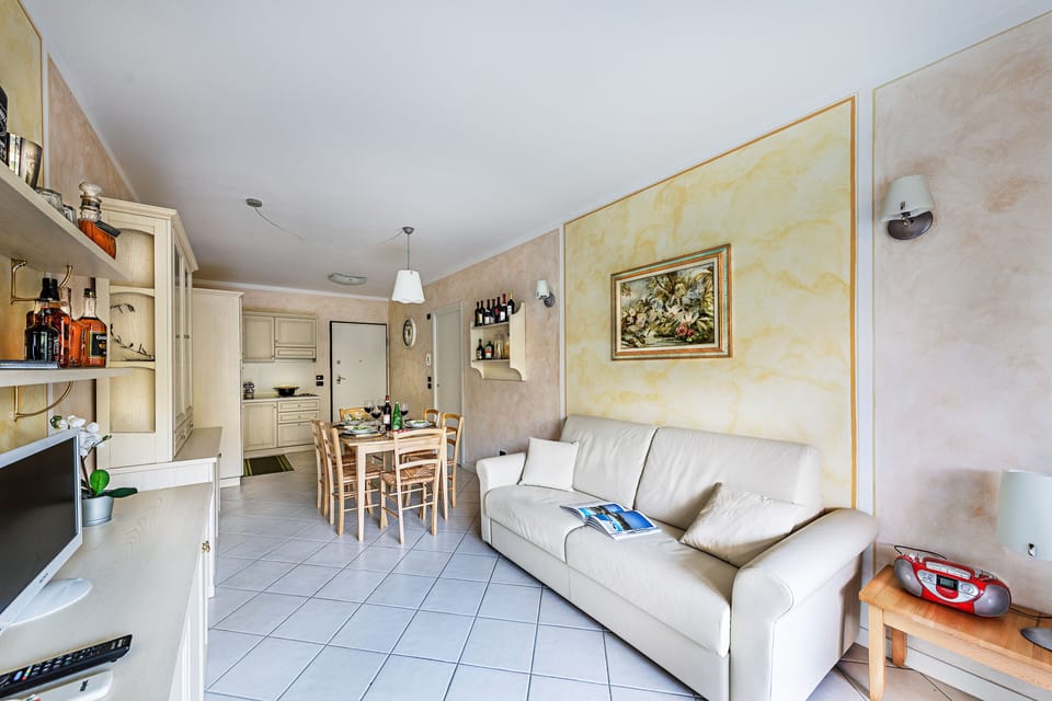 Apartment | Living area | 35-inch TV with digital channels