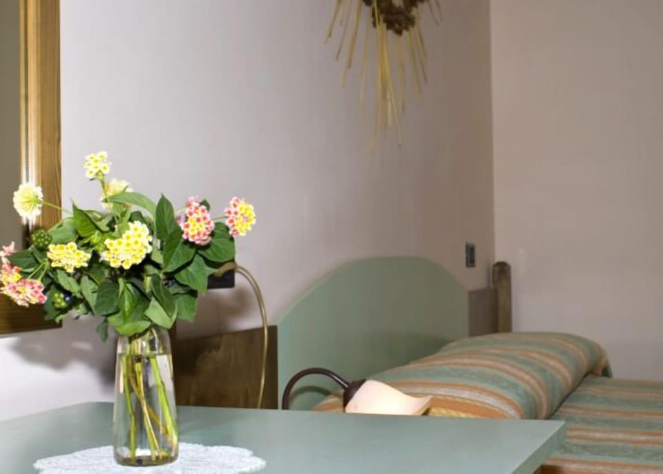 Double Room | Desk, cribs/infant beds, free WiFi