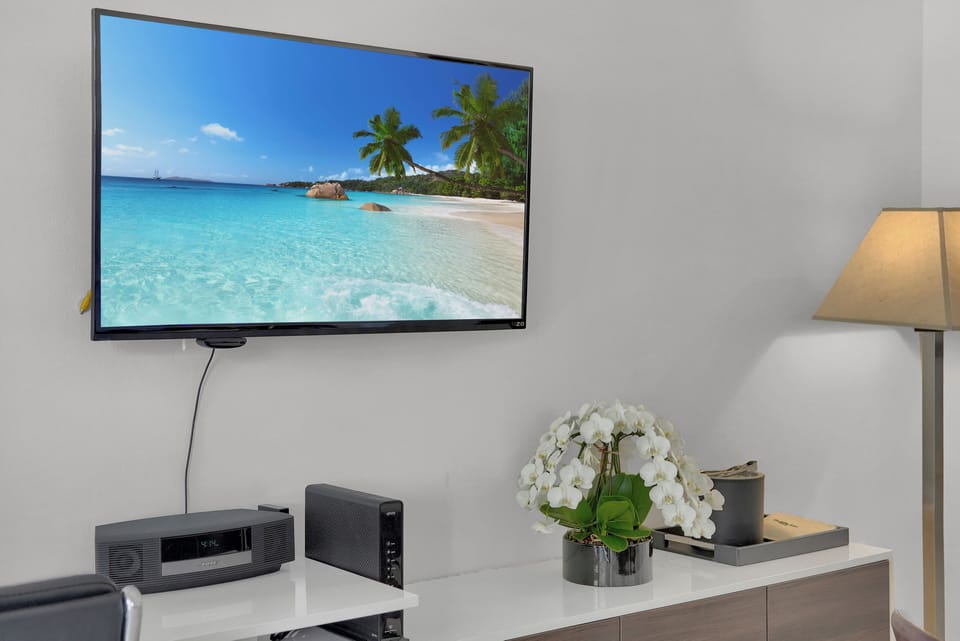 Comfort Condo, 1 King Bed with Sofa bed, Balcony, Ocean View | 1 bedroom, iron/ironing board, free WiFi