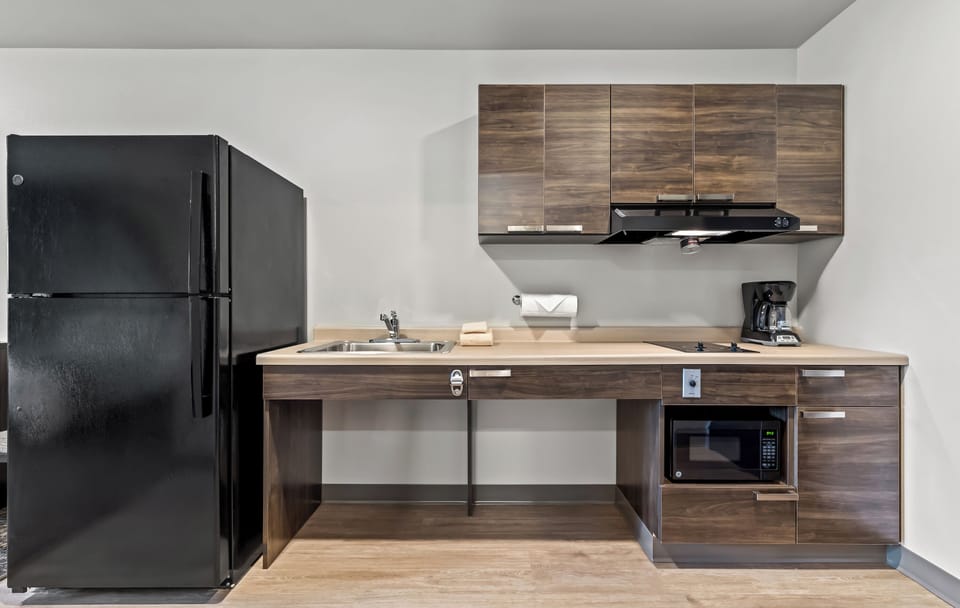 Full-size fridge, microwave, stovetop, coffee/tea maker