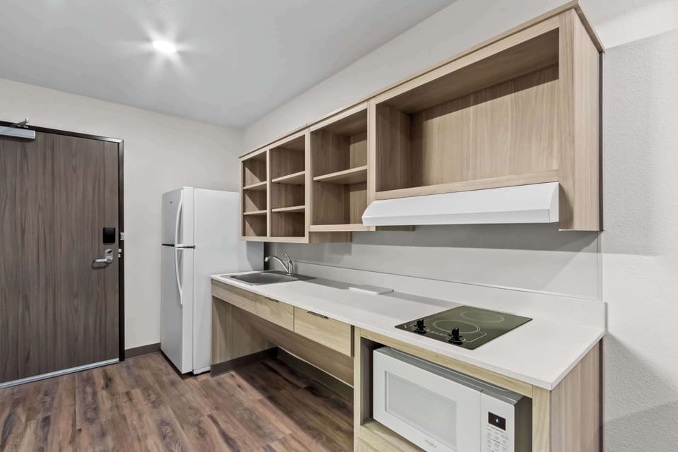 Desk, laptop workspace, free WiFi, bed sheets