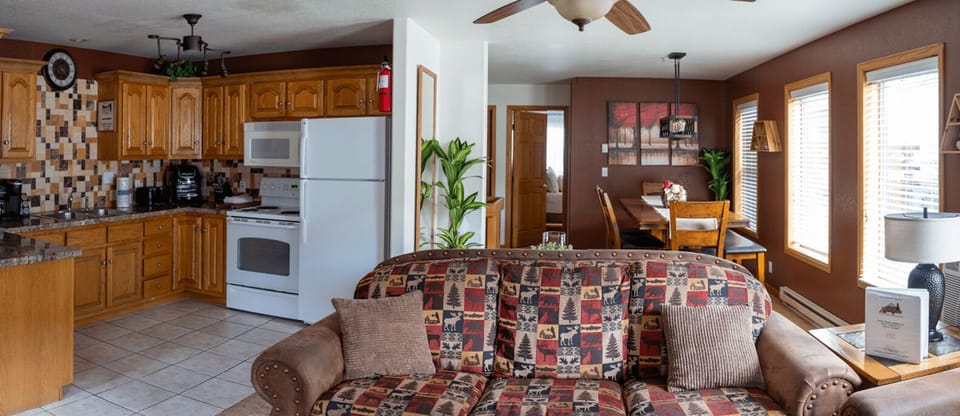 Condo, Multiple Beds, Fireplace, Mountain View (A17) | Private kitchen | Fridge, microwave, coffee/tea maker