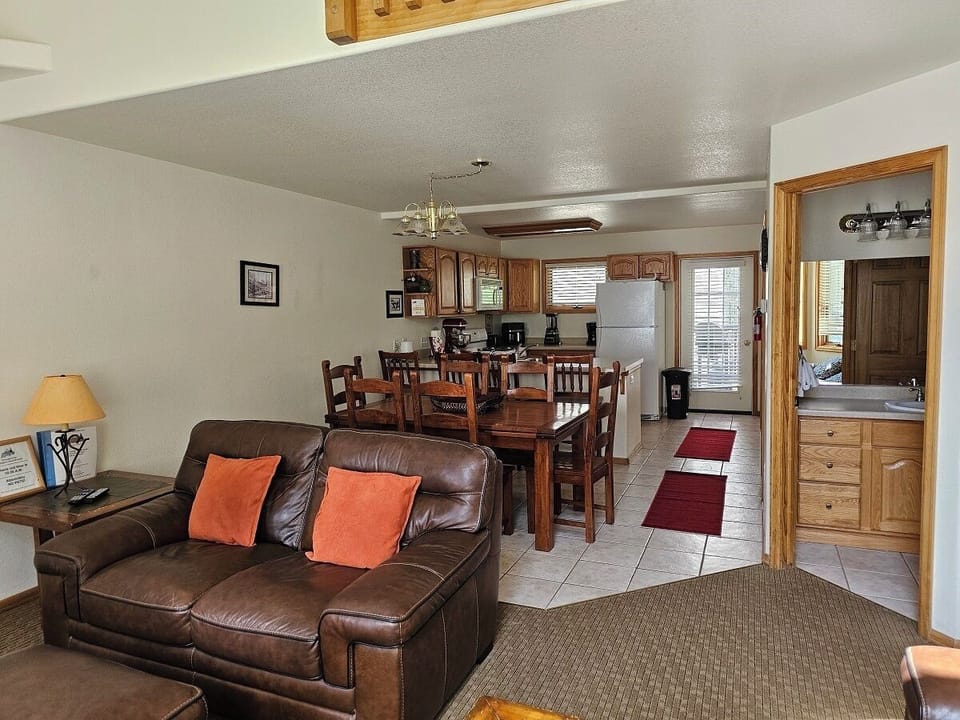 Condo, Multiple Beds, Fireplace, Mountain View (C07) | Living area