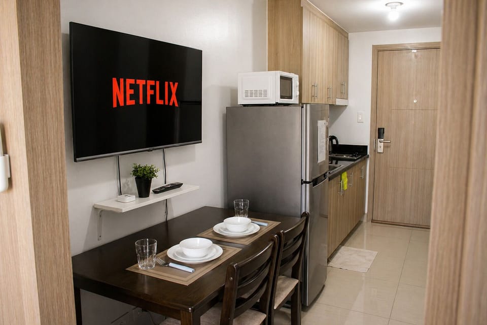 Family Condo, Balcony, City View | Living area | 42-inch Smart TV with satellite channels, fireplace, Netflix