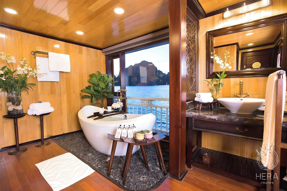 Presidential Suite with Terrace and Bathtub | Bathroom | Hair dryer, bathrobes, towels, soap