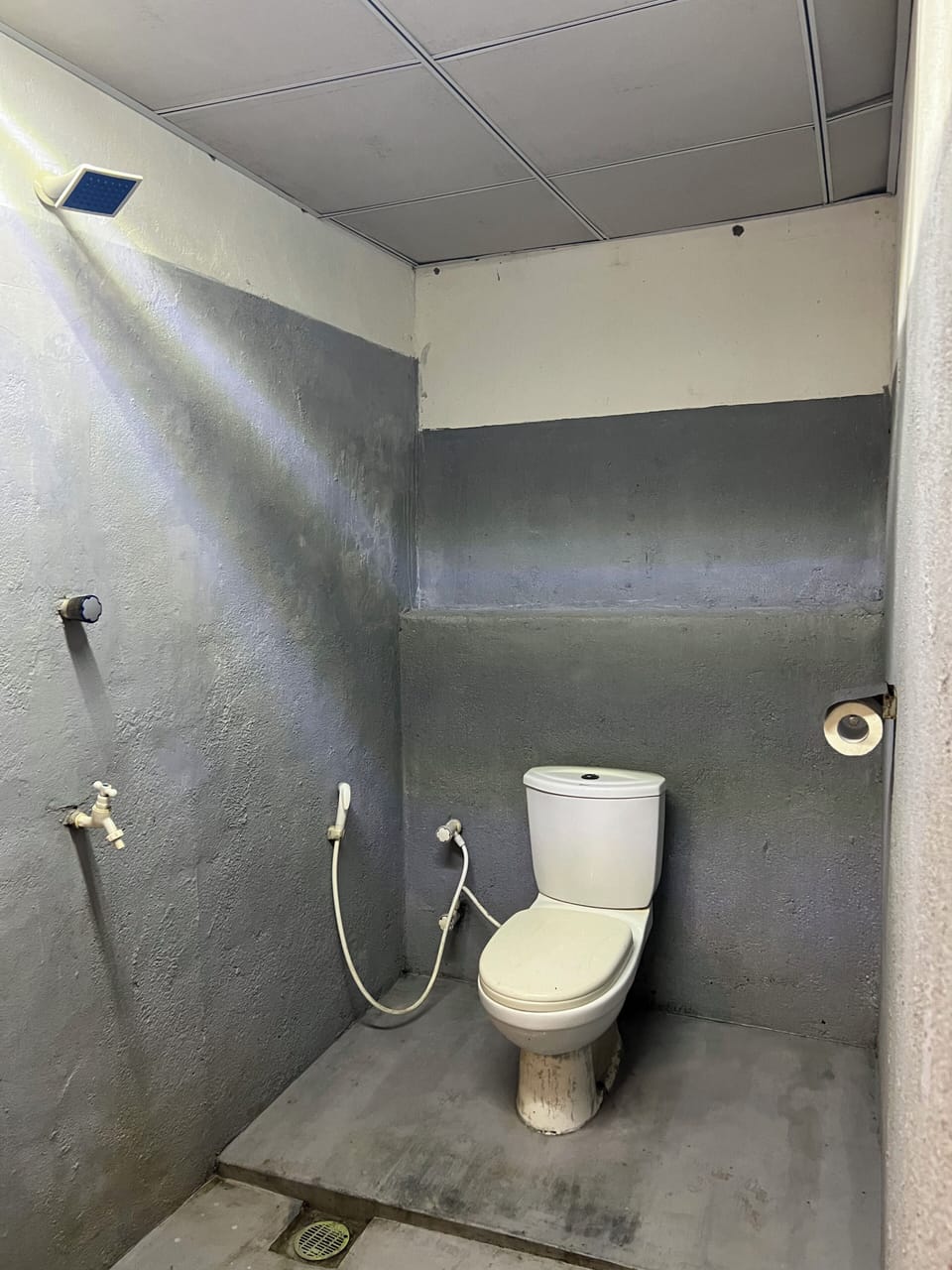 Comfort Double Room, 1 Queen Bed | Bathroom | Shower, hydromassage showerhead, towels, soap
