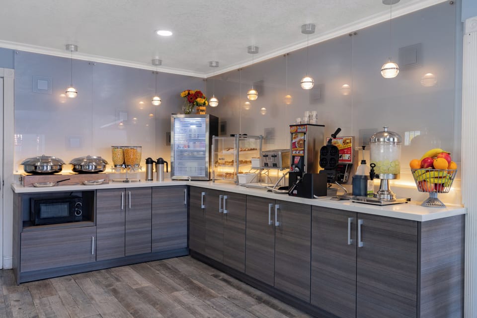 Free daily continental breakfast