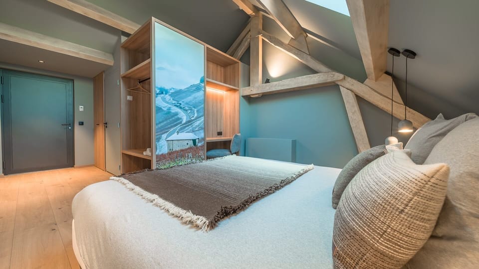 Exclusive Room | Premium bedding, down comforters, individually decorated