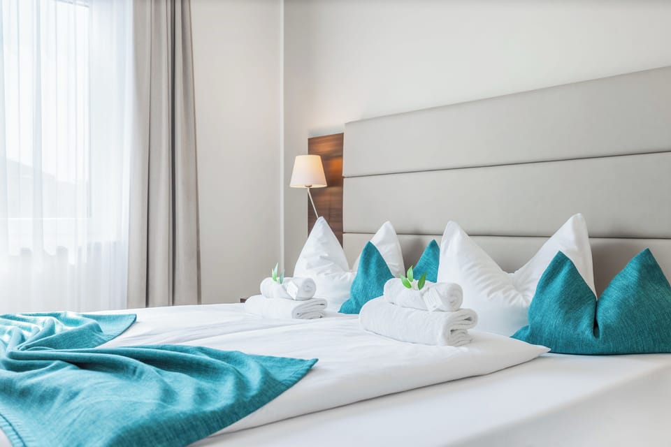 Hypo-allergenic bedding, minibar, in-room safe, desk