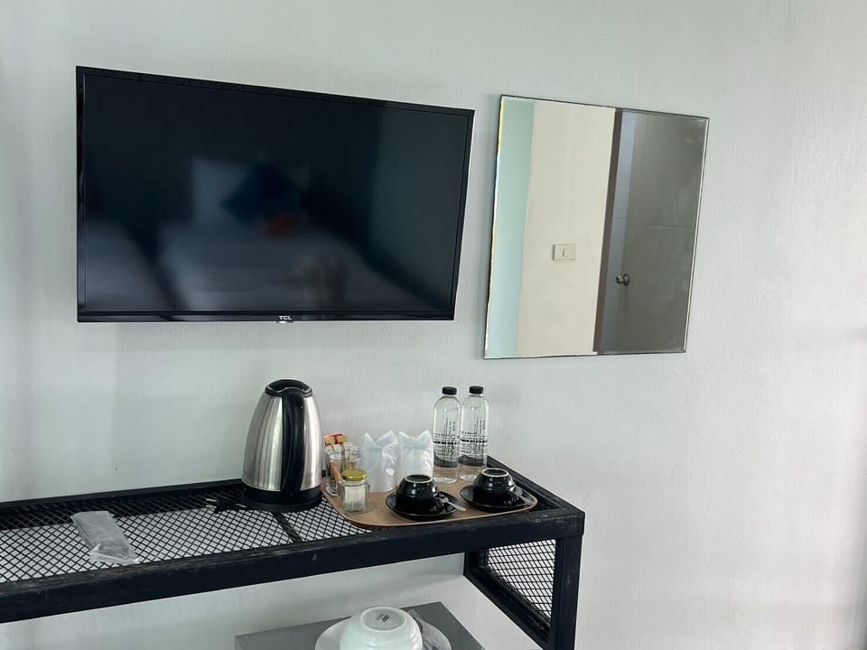 Standard Room | Soundproofing, iron/ironing board, free WiFi, bed sheets