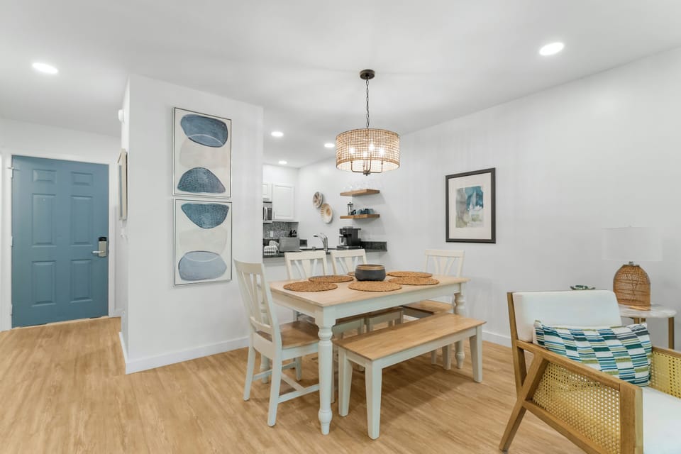 Condo, 2 Bedrooms, Garden View (186 - Cypress Sanctuary) | In-room dining
