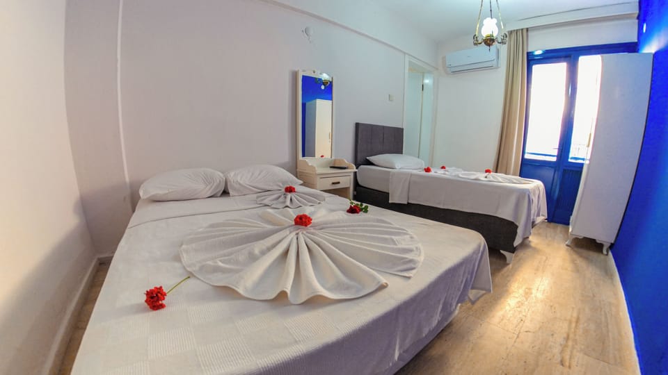 Standard Triple Room, Garden View | Bed sheets