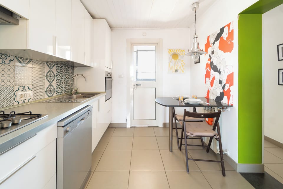 Apartment, City View | Private kitchen | Dining table