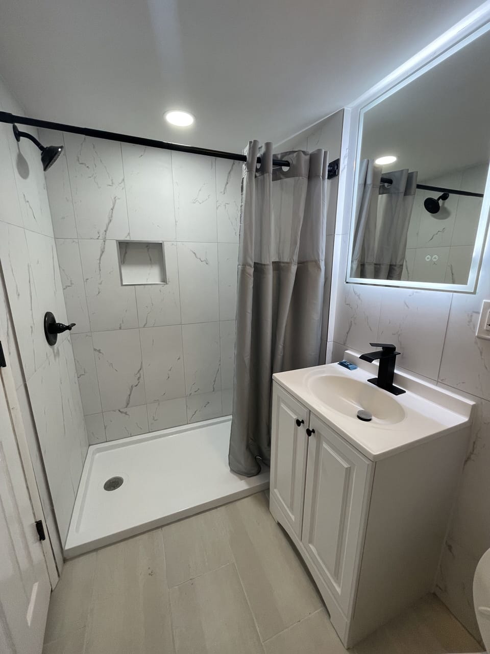 Shower, free toiletries, towels