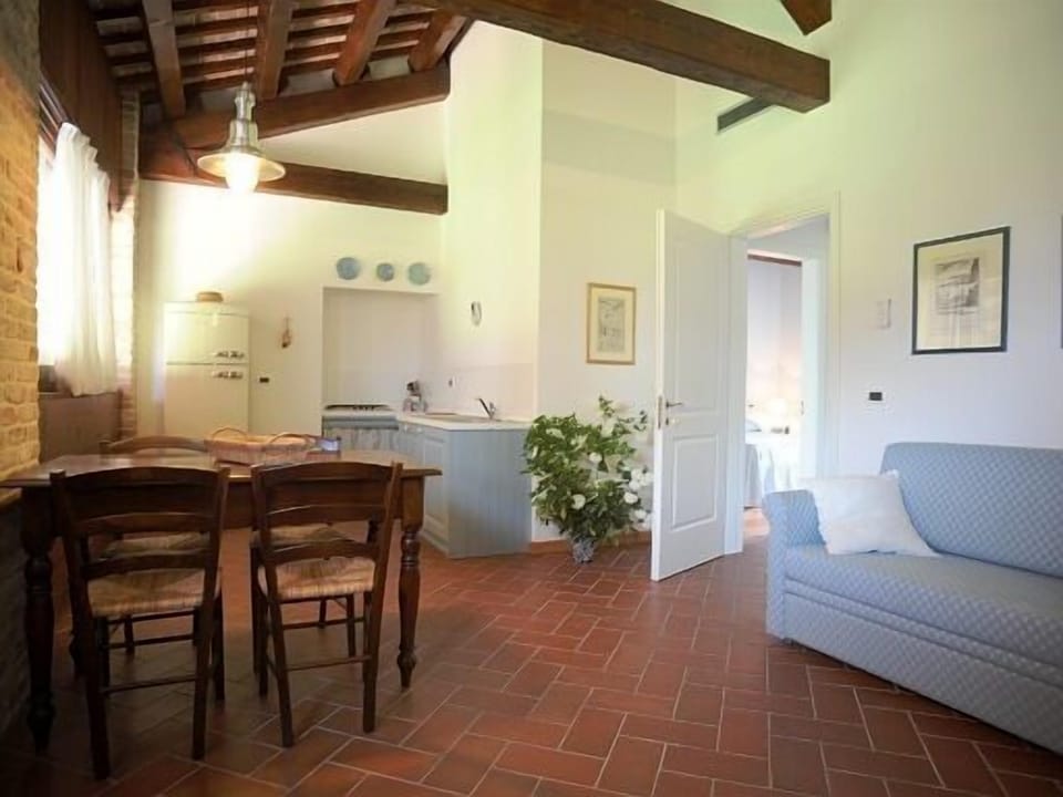 Comfort Apartment, 2 Bedrooms | In-room dining