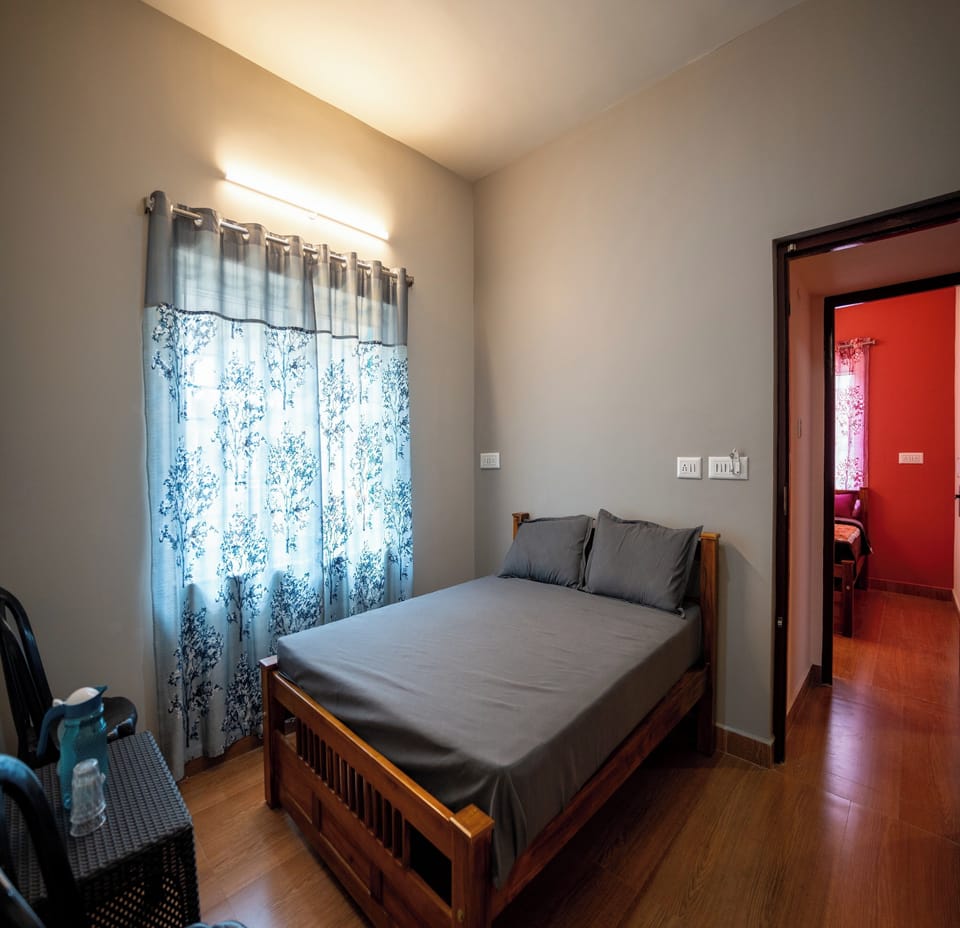 Double Room | Premium bedding, desk, WiFi (free), bed sheets