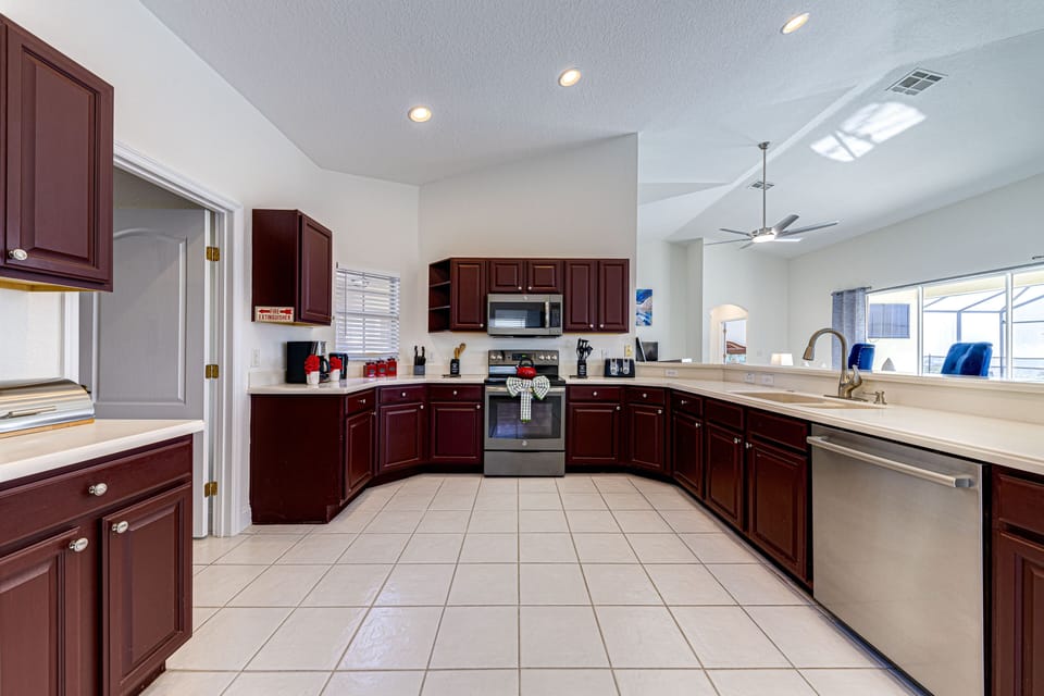 House, 4 Bedrooms | Private kitchen | Fridge, oven, toaster