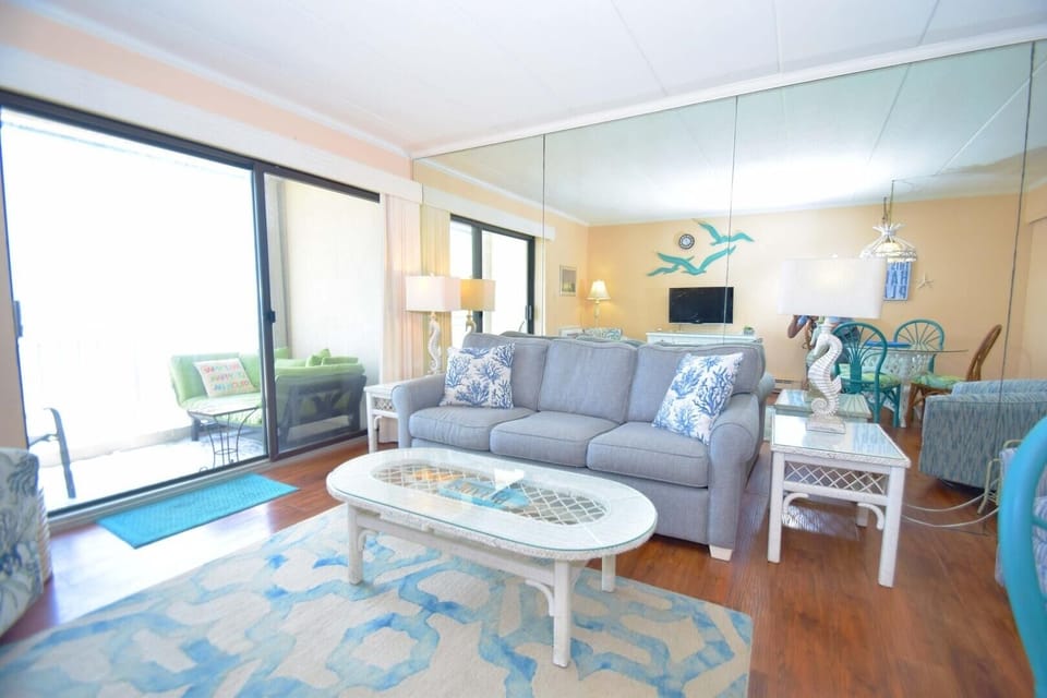 Condo, 1 Bedroom | Living area | Streaming services