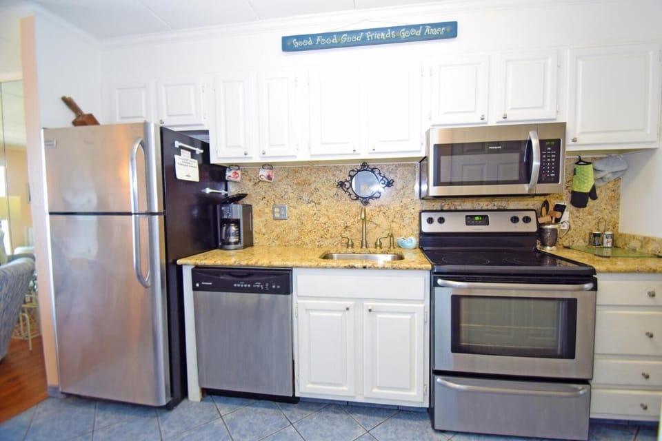 Condo, 1 Bedroom | Private kitchen | Coffee/tea maker, fridge, toaster