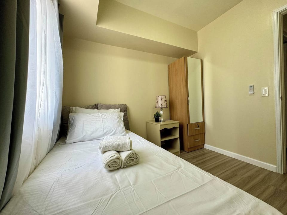 Family Condo, 2 Bedrooms, Pool Access, Partial Sea View | Free WiFi, bed sheets