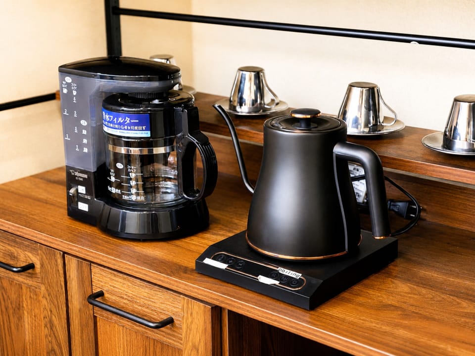 Classic Villa | Private kitchen | Fridge, microwave, stovetop, cookware/dishes/utensils