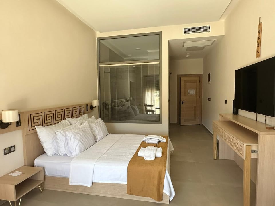 Classic Double Room, Garden View | Premium bedding, down comforters, minibar, in-room safe