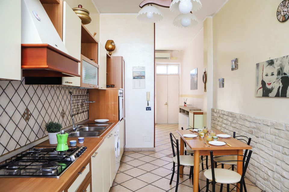 Apartment | Private kitchen | Fridge, oven, stovetop, coffee/tea maker