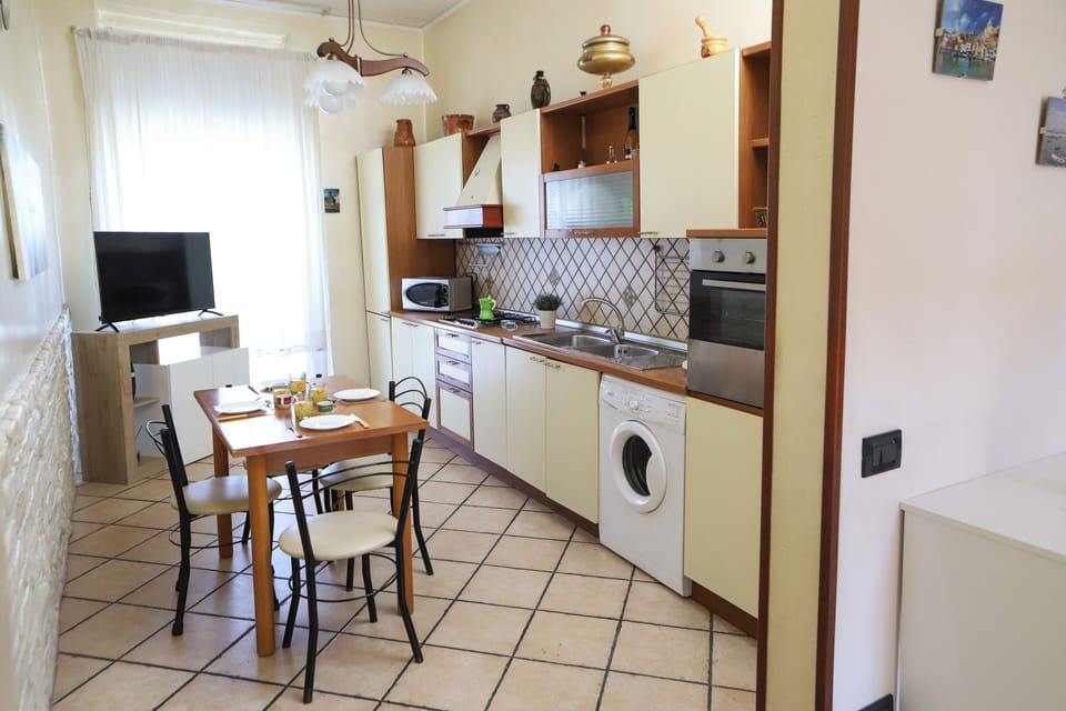 Apartment | Private kitchen | Fridge, oven, stovetop, coffee/tea maker