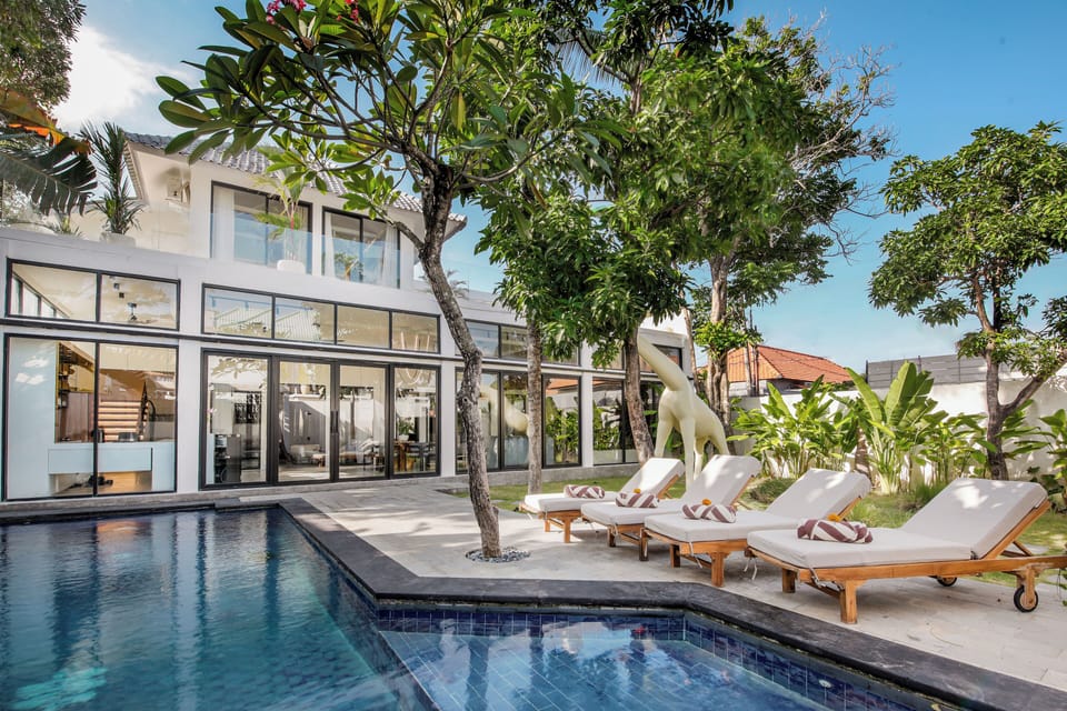 Outdoor pool, sun loungers