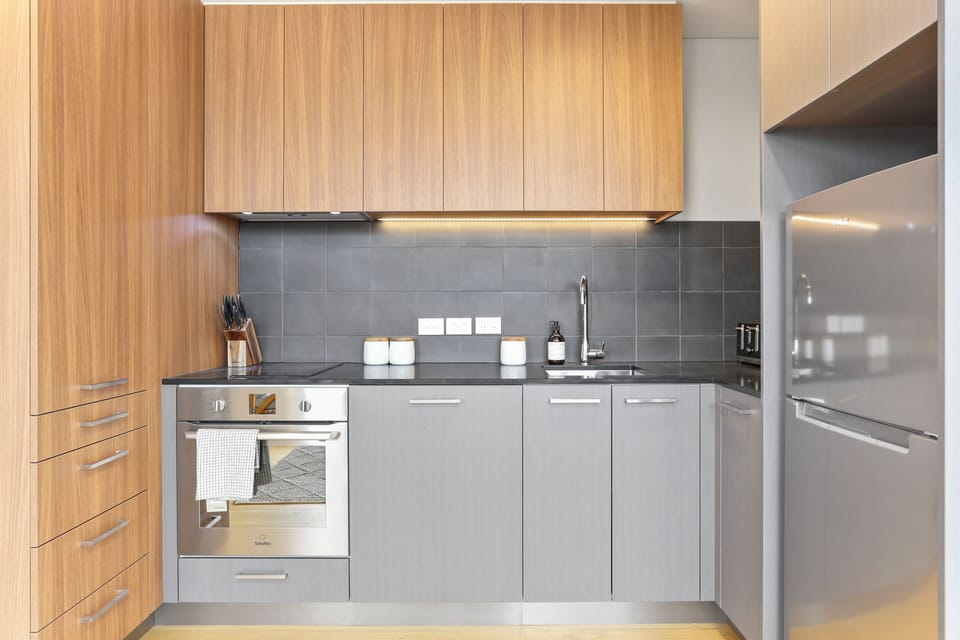 Apartment, 1 Bedroom | Private kitchen | Full-size fridge, microwave, oven, stovetop