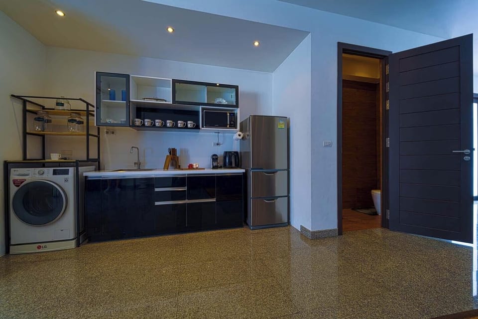 Executive Villa, Pool View | Private kitchen | Electric kettle, toaster