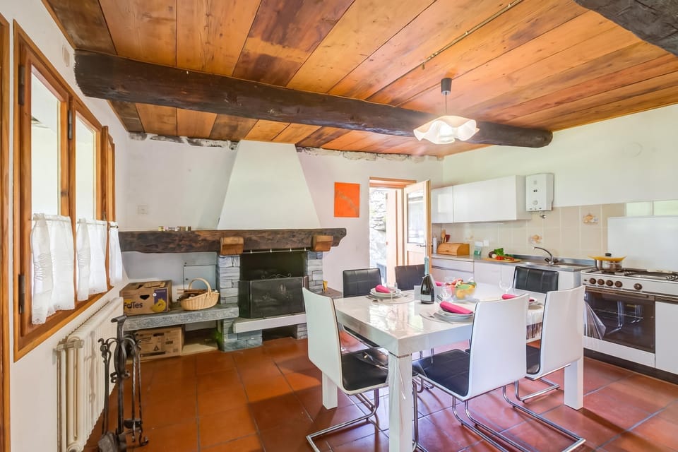 Family Chalet, Multiple Bedrooms, Mountainside (Rustico Val Bavona house) | Private kitchenette | Fridge, stovetop, cookware/dishes/utensils
