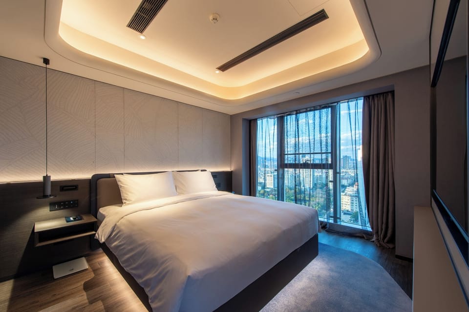 Superior Suite, 1 King Bed | Minibar (free items), blackout drapes, rollaway beds (surcharge)