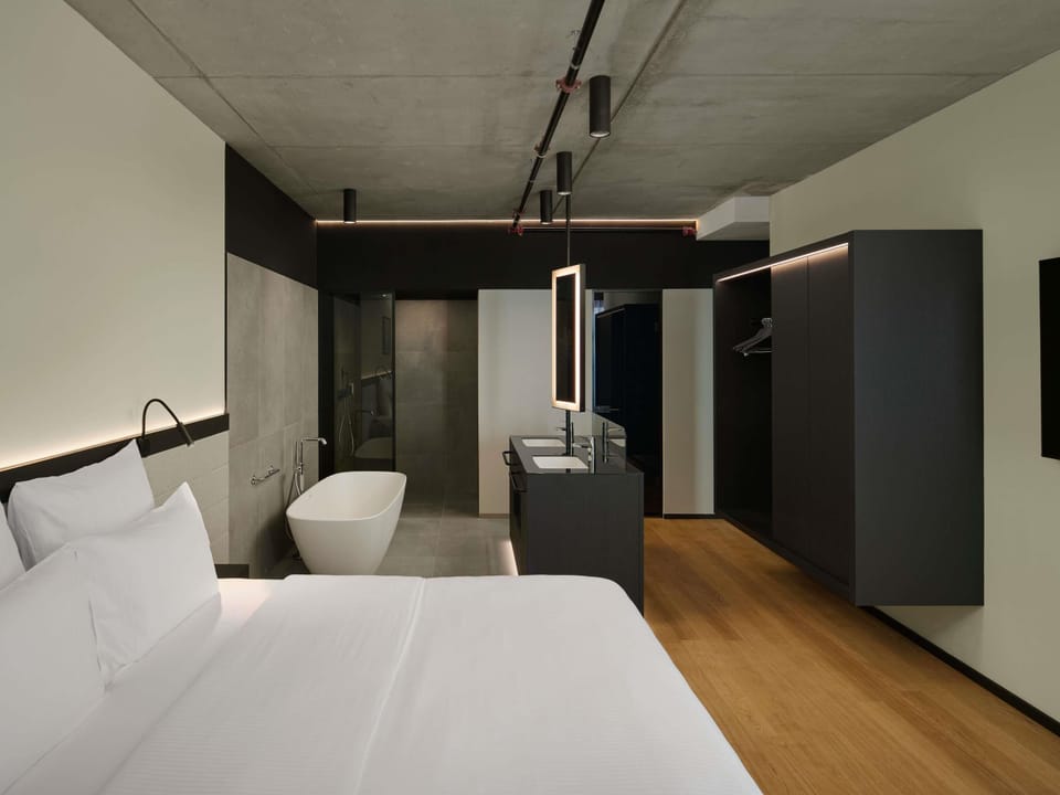 Superior Suite, 1 King Bed | Premium bedding, down comforters, memory foam beds, minibar