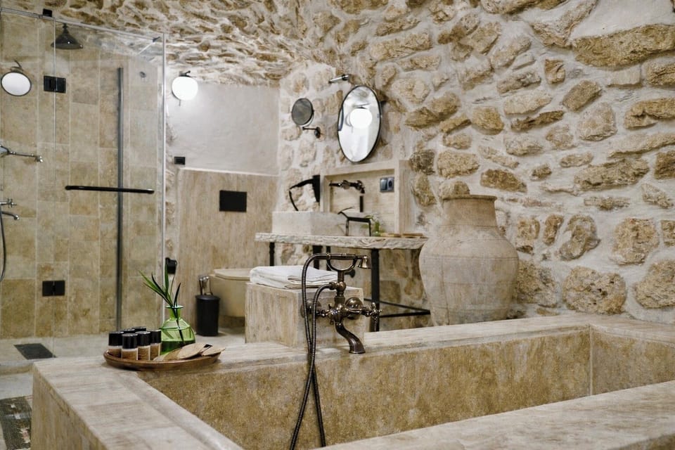 Deluxe Room, Courtyard View | In-room safe, soundproofing, free WiFi, bed sheets