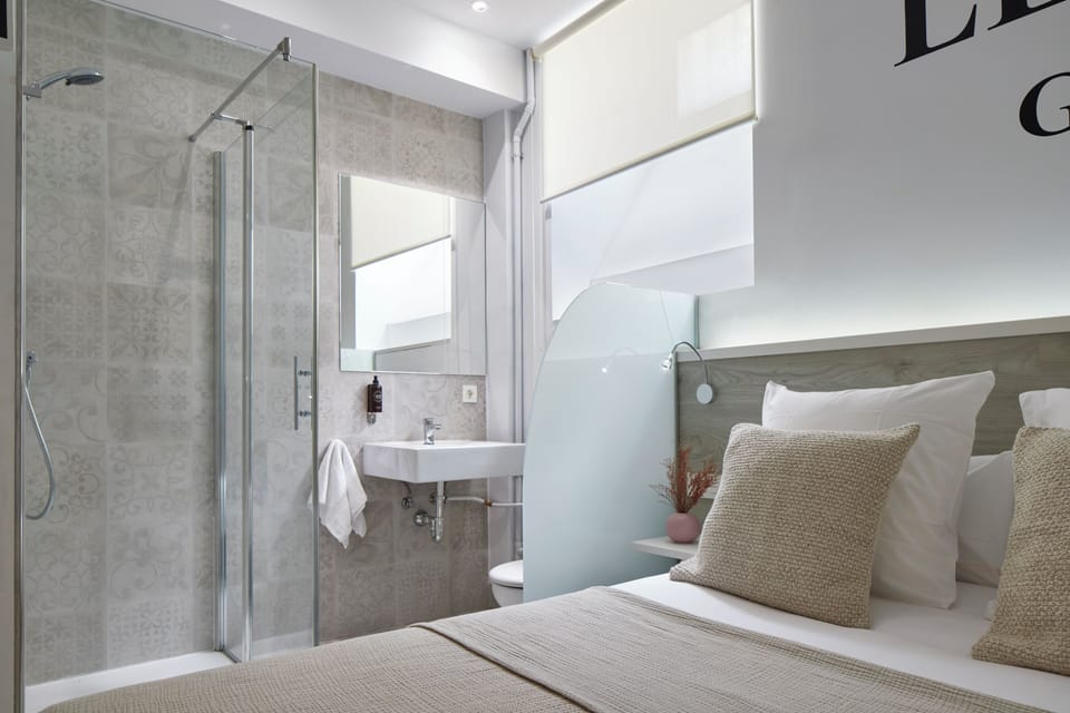 Double Room, 1 Queen Bed | Bathroom | Towels