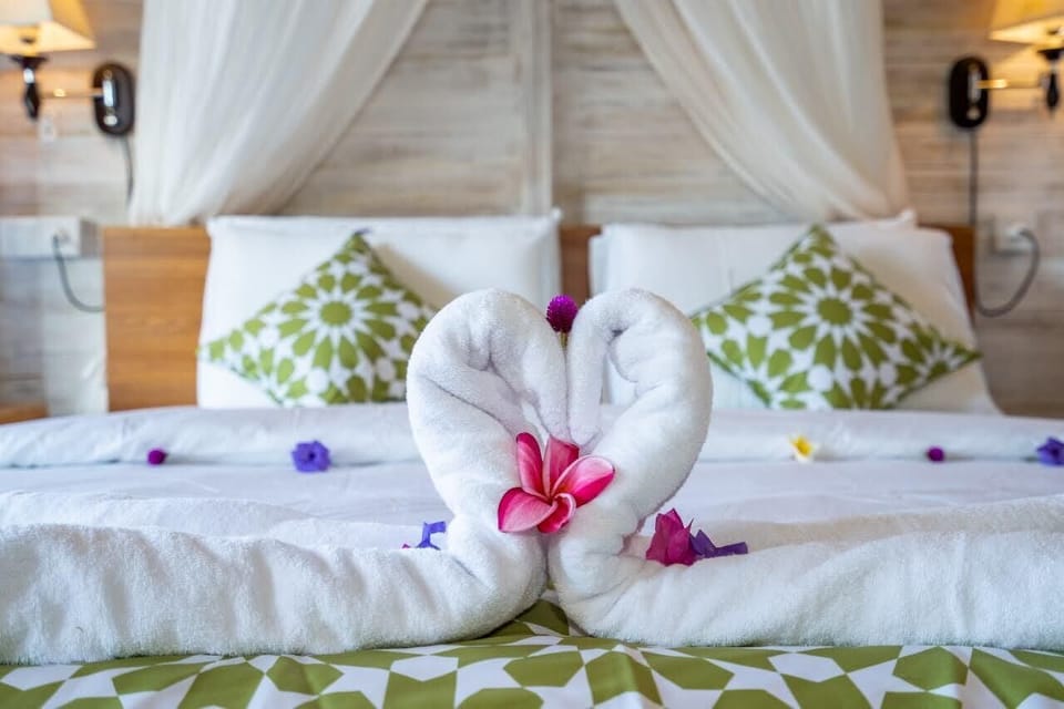 Standard Double Room, Balcony | Desk