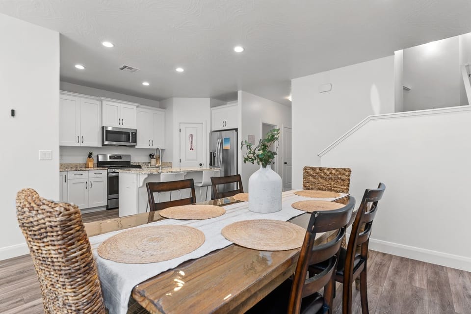 Townhome, 3 Bedrooms | Dining