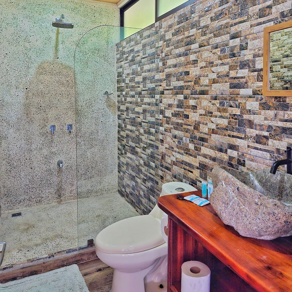 Villa Isla Damas | Bathroom | Free toiletries, towels, soap, shampoo