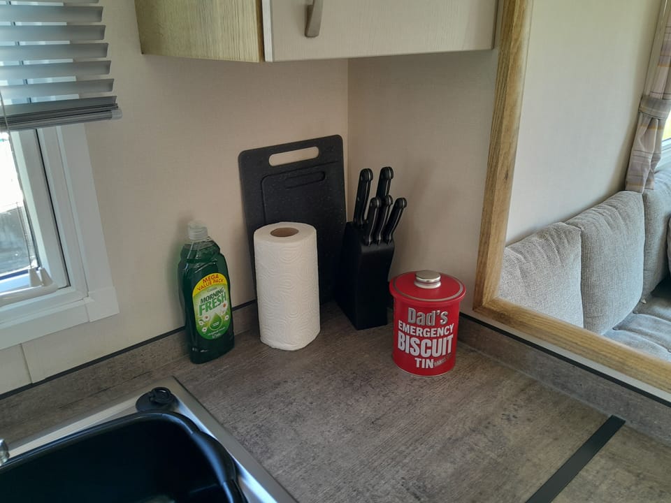 Cabin | Private kitchen | Fridge, microwave, oven, stovetop