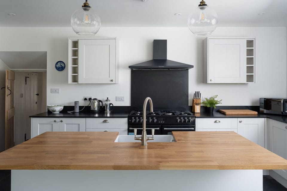 House | Private kitchen | Fridge, microwave, oven, stovetop