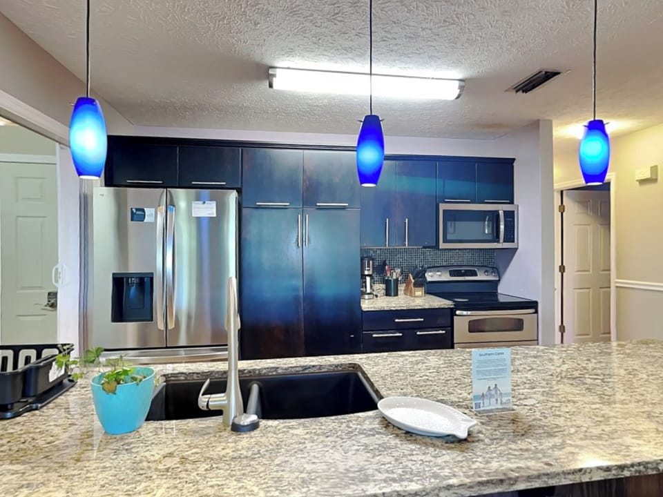 House, Multiple Beds, Patio, Garden View (Gulf Six) | Private kitchen | Fridge, microwave, oven, stovetop
