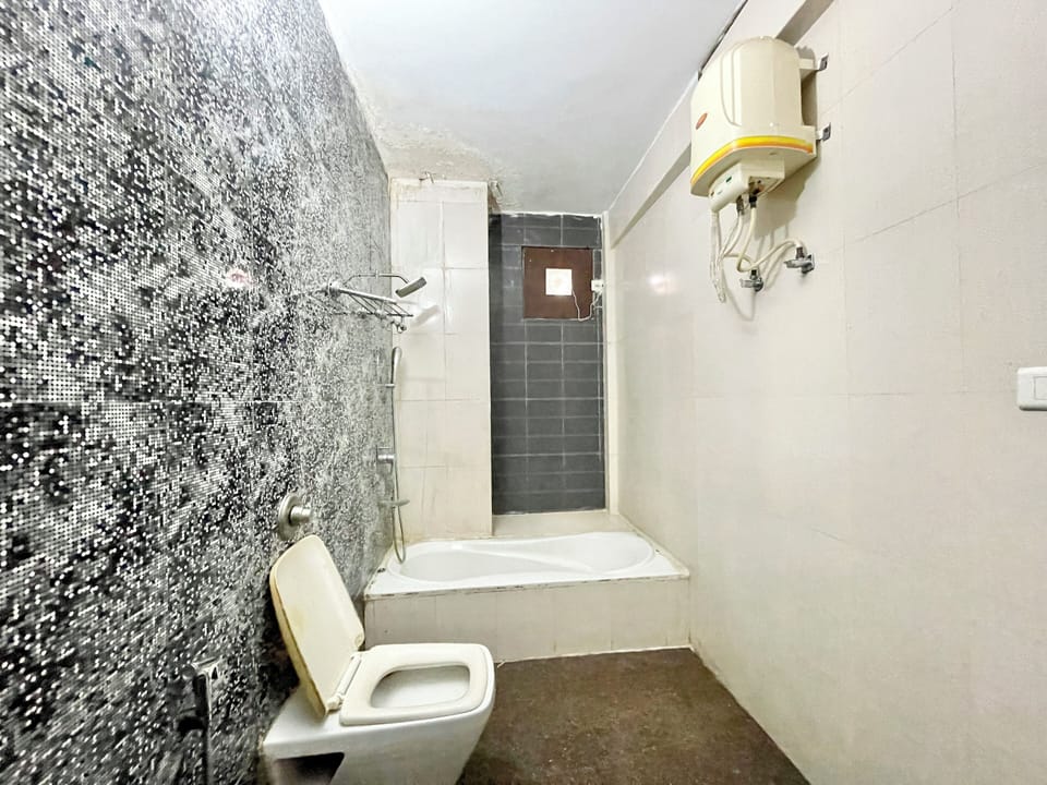 Shower, hydromassage showerhead, bidet, towels