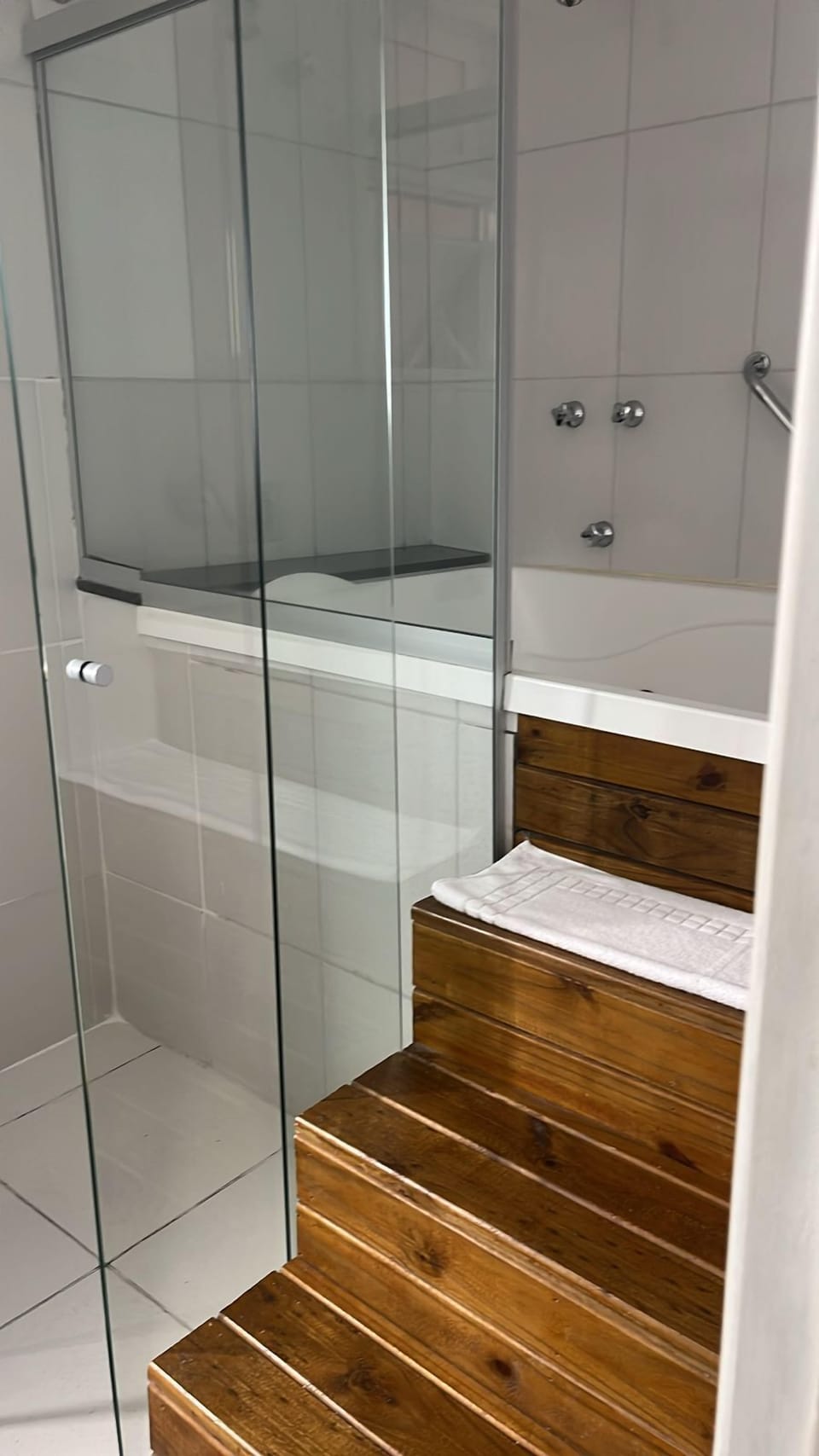 Honeymoon Suite, Garden View | Bathroom | Hair dryer, bidet, towels, soap