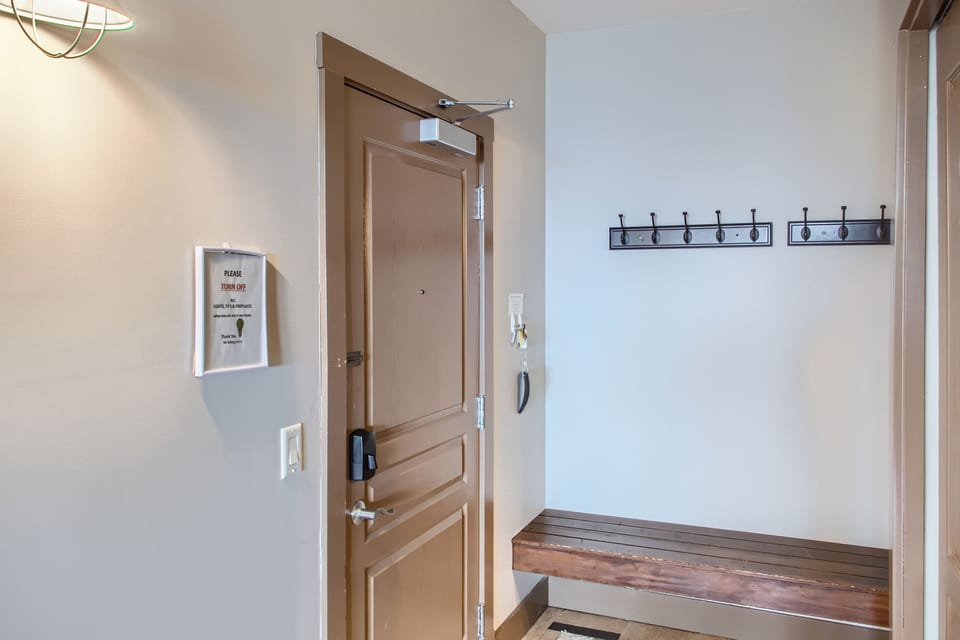 Condo | Living area | 40-inch flat-screen TV with cable channels, fireplace