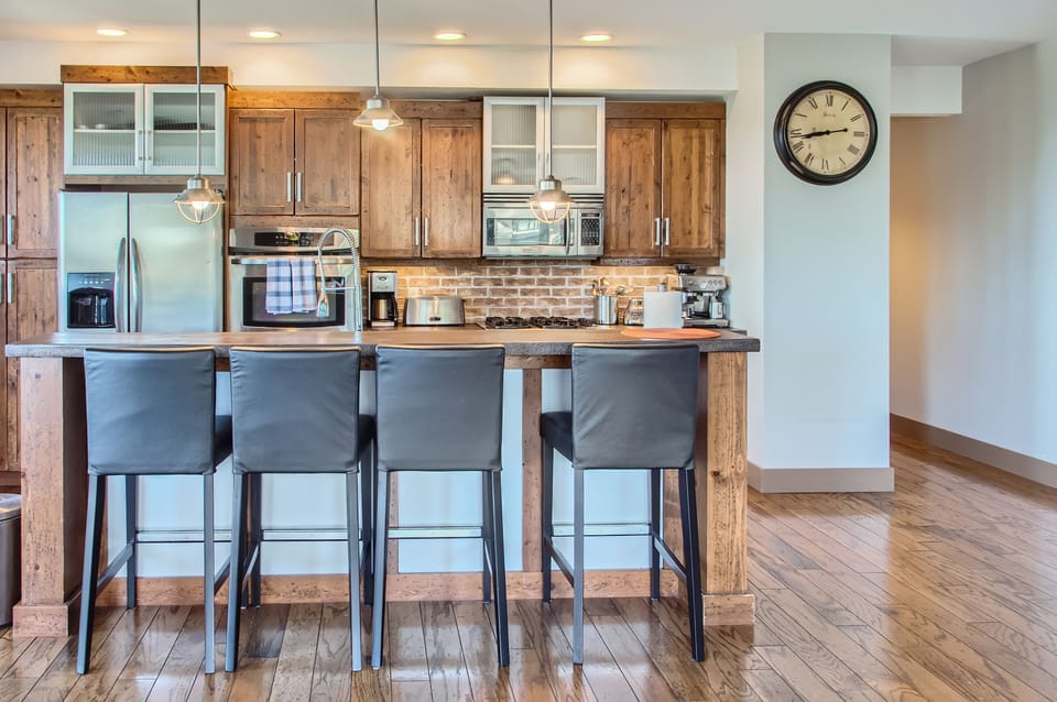 Condo | In-room dining